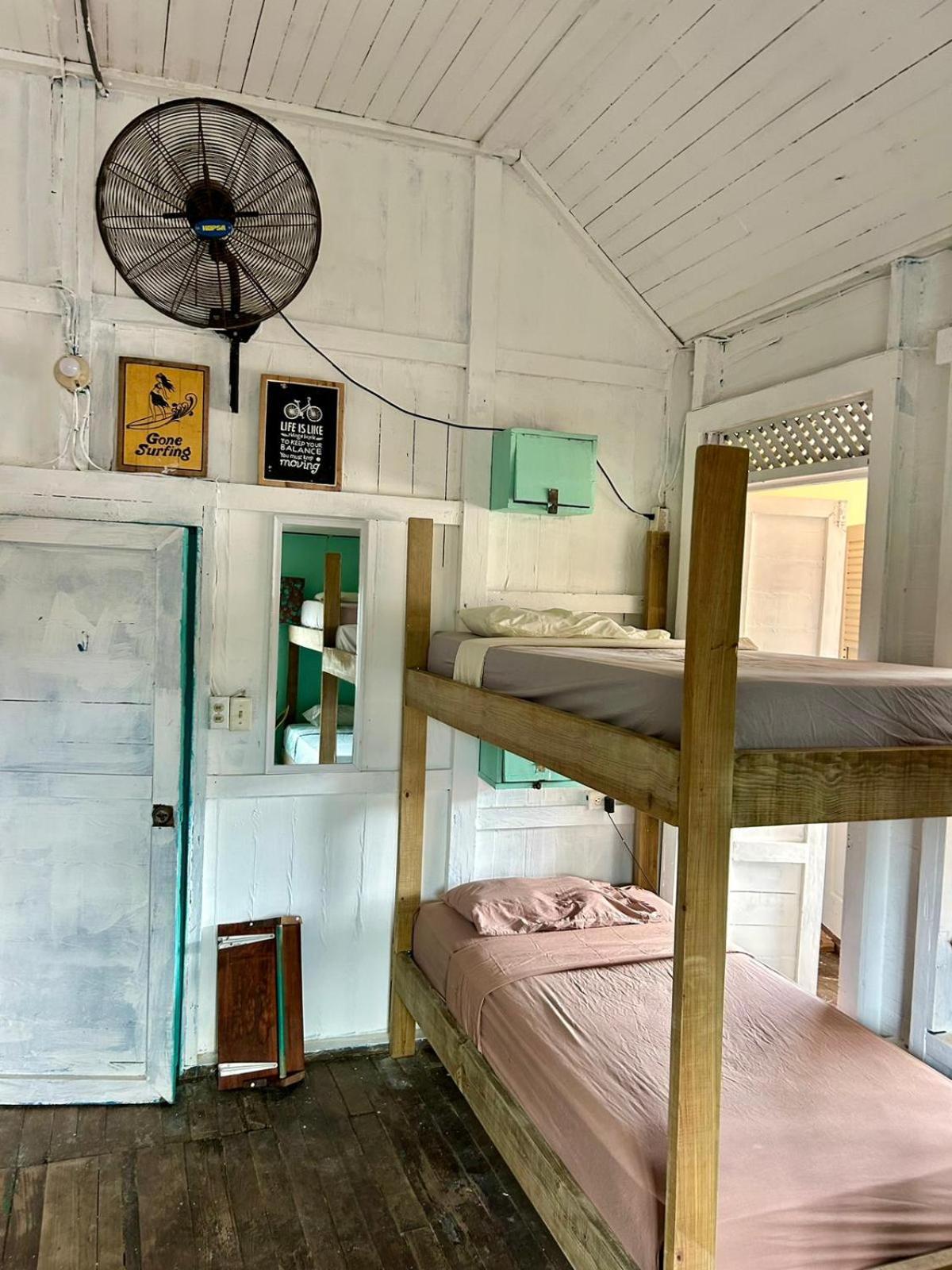 The Bocas Corner Hostel Bocas del Toro Exterior photo